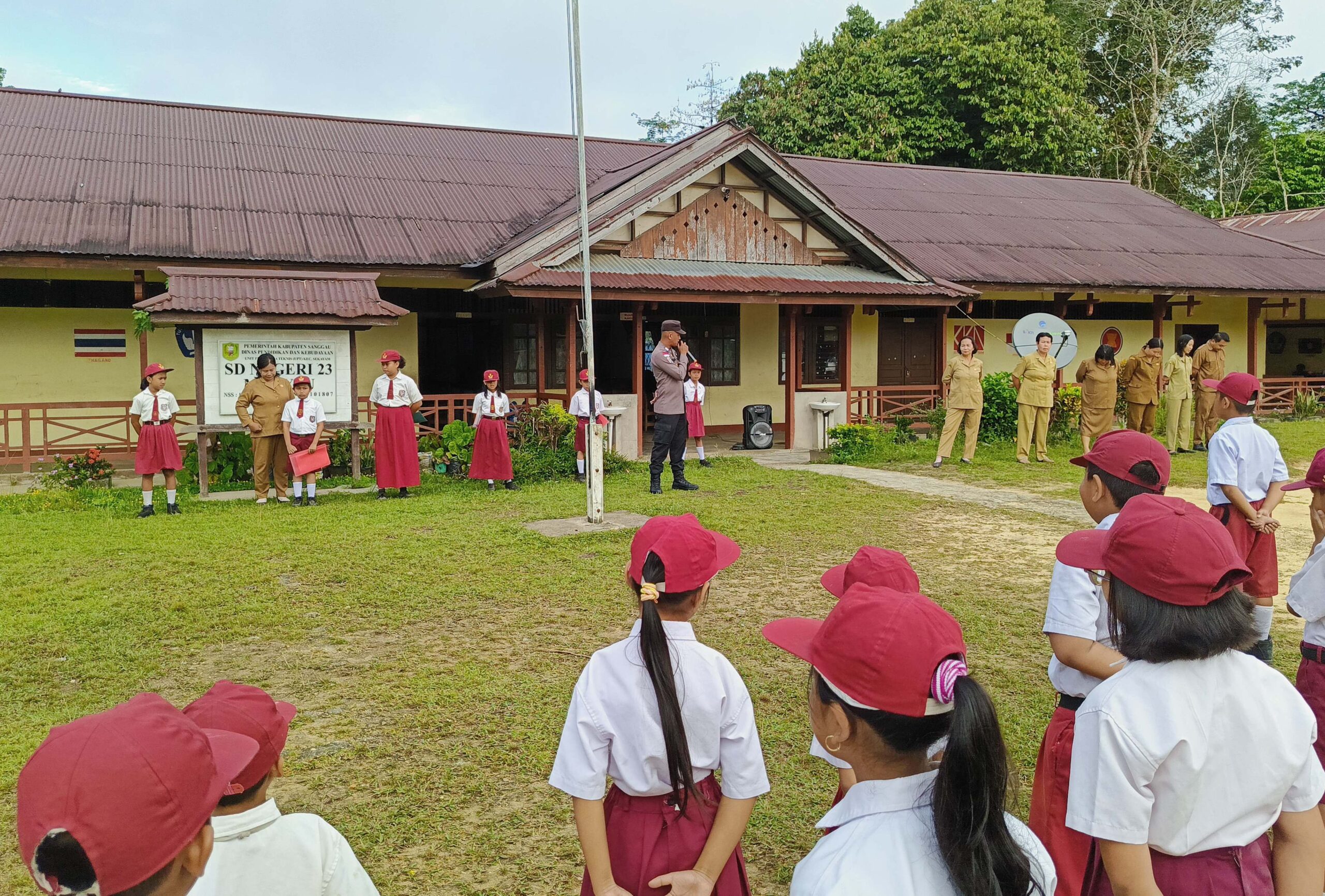 Polsek Sekayam Tegaskan Komitmen Lindungi Anak Lewat Sosialisasi Anti Kekerasan Seksual di SD Negeri 23 Munyau