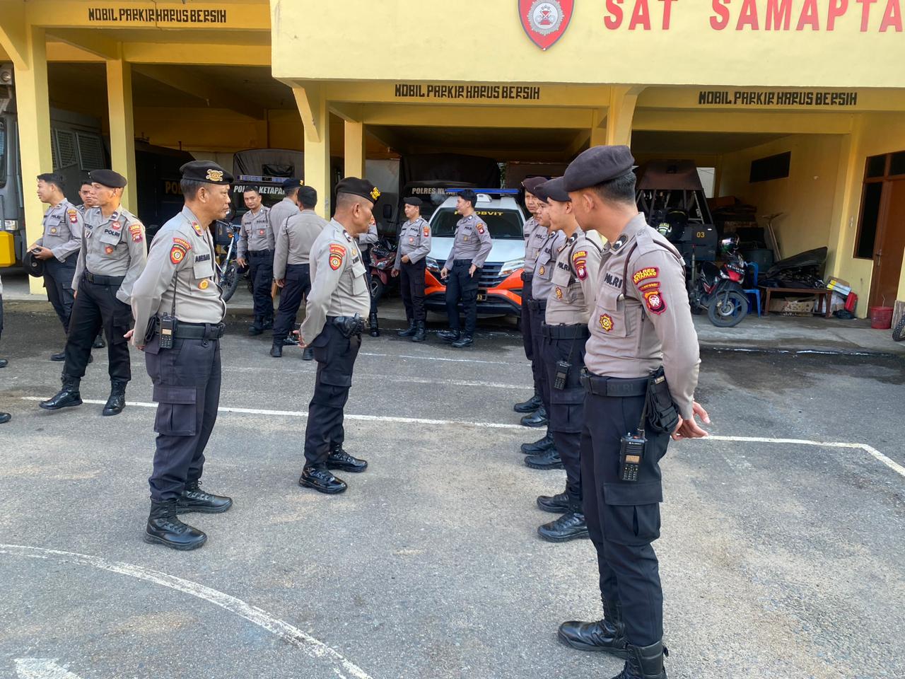 *Berikan Arahan kepada Anggota Samapta Polres Ketapang, Aiptu Sukarno Pimpin Patroli Cipta Kondisi Untuk Cegah Kejahatan Jalanan Dan Premanisme*
